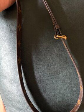 ✨ Authentic Louis Vuitton Bandoulière Longue Monogram Strap